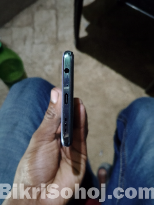 Oppo: F15...RAM 8 GB / ROM 256